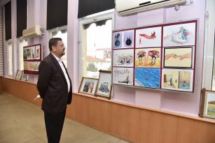 BAŞKAN TOKAT KARİKATÜR SERGİSİNİ ZİYARET ETTİ